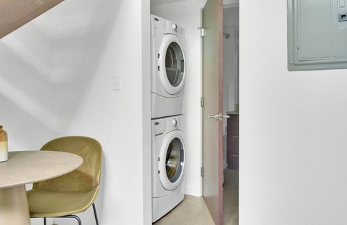 Capitol Hill Apartamento | Modern Capitol Hill 1BR w/ Patio & W/D, nr Governor's Park, by Blueground