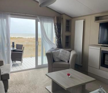 Kessingland Otro | Modern Caravan With Beautiful Seaviews In Suffolk! Ref 90023Sv