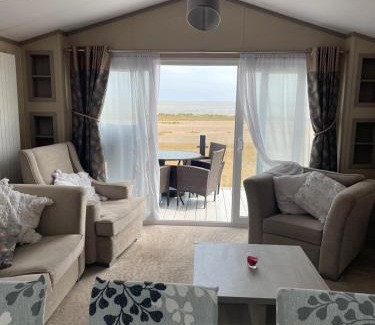 Kessingland Otro | Modern Caravan With Beautiful Seaviews In Suffolk! Ref 90023Sv