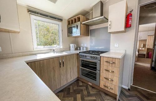 Corton Otro | Modern Caravan With Decking At Azure Seas Along The Suffolk Coast Ref 32065Az
