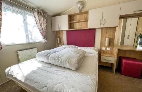 Corton Otro | Modern Caravan With Decking At Azure Seas Along The Suffolk Coast Ref 32065Az
