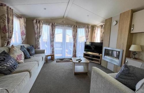 Corton Otro | Modern Caravan With Decking At Azure Seas Along The Suffolk Coast Ref 32065Az