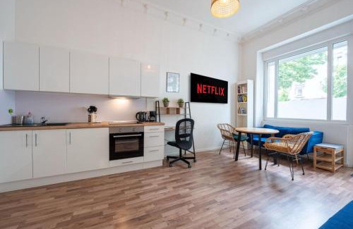 Gesundbrunnen Apartamento | Modern, Central flat with workspace