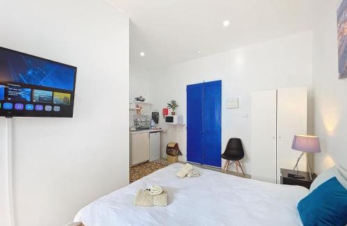 Floriana Apartamento | Modern Central Studio Suit by MIVE