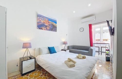 Floriana Apartamento | Modern Central Studio Suit by MIVE