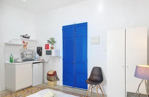 Floriana Apartamento | Modern Central Studio Suit by MIVE