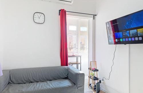 Floriana Apartamento | Modern Central Studio Suit by MIVE