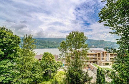 Mont-Tremblant Apartamento | Modern Chalet Breathtaking Views of Lac Tremblant