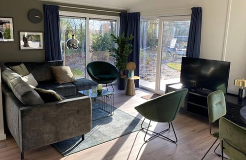 Hulshorst Chalet De Esquí | Modern chalet on a resort near the Veluwemeer