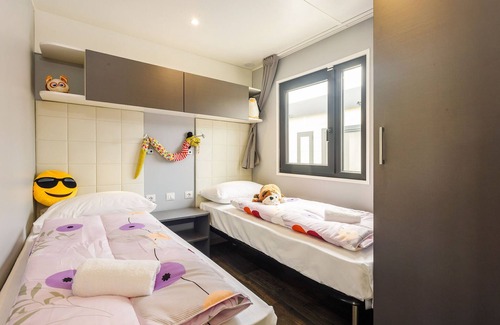 Vabriga Chalet De Esquí | Moderno chalet con 2 cuartos de baño y un porche, a 11 km de Porec