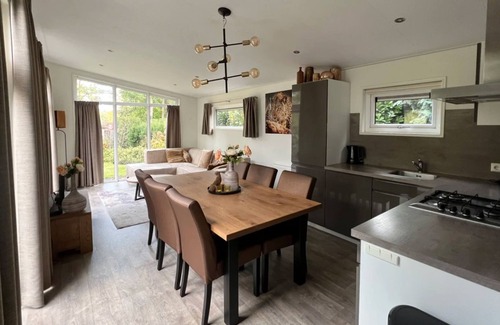 Municipality of Hellevoetsluis Chalet De Esquí | Chalet moderno con terraza cerca de Rockanje
