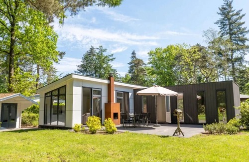 Municipality of Hellevoetsluis Chalet De Esquí | Chalet moderno con terraza cerca de Rockanje