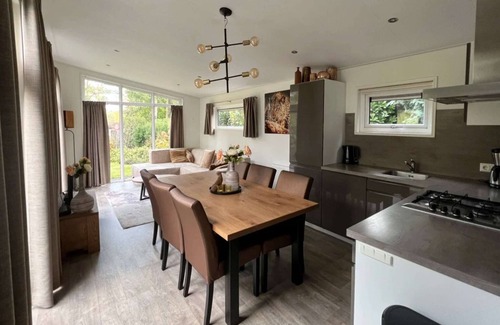 Municipality of Hellevoetsluis Chalet De Esquí | Chalet moderno con terraza cerca de Rockanje