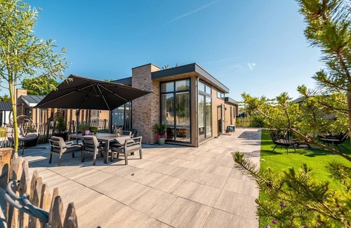 Municipality of Hellevoetsluis Chalet De Esquí | Chalet moderno con terraza cerca de Rockanje