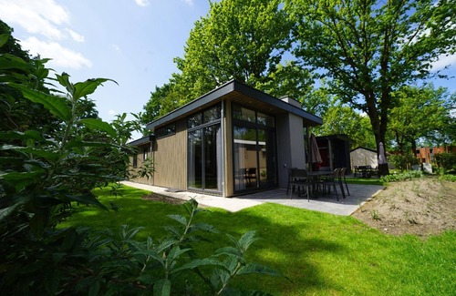 Kaatsheuvel Chalet De Esquí | Modern chalet with dishwasher, near the Efteling