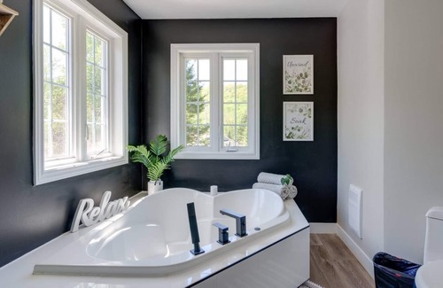 Huberdeau Chalet De Esquí | Modern Chalet with Spa & Pool