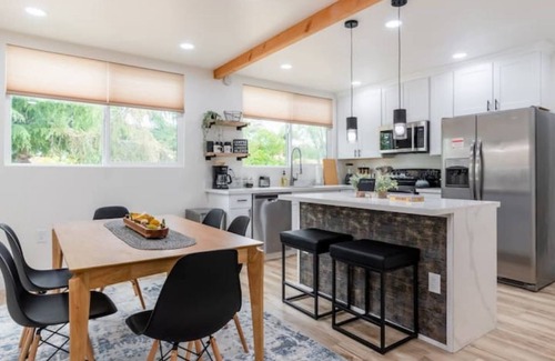 Concord Casa | Modern Charm/Large families and friend groups
