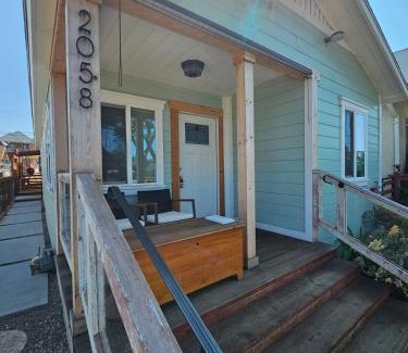 Logan Heights Casa | Modern Charming 3 Bed 2 Bath with Parking Conventions Downtown Beaches Balboa Park