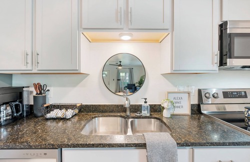 Benton Casa | Modern Charming 3BR/2BA Home. Walking distance to Downtown Benton & Tyndall Park