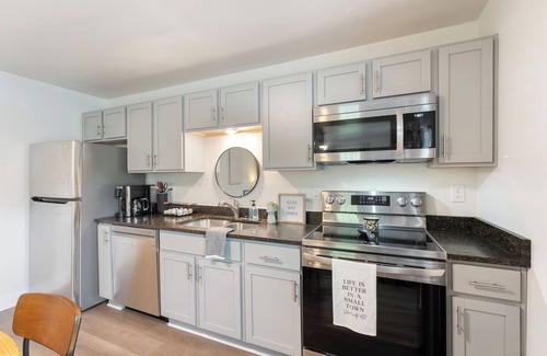 Benton Casa | Modern Charming 3BR/2BA Home. Walking distance to Downtown Benton & Tyndall Park