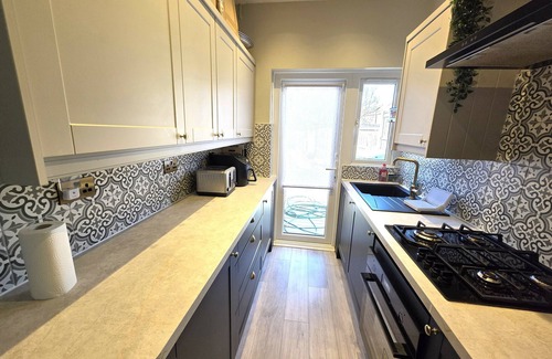 Havering Casa | Modern Chic: 3-Bed Retreat in Chadwell Heath