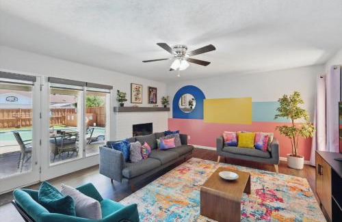 Northeast Carrollton Casa | Modern & Chic 4BD,2BA - Pool, Hot Tub, BBQ Grill