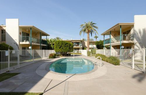 Encanto Casa | Modern Chic Condo In Midtown W Pool & Hot Tub