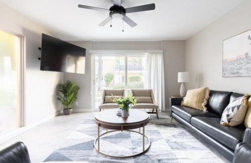 Encanto Casa | Modern Chic Condo In Midtown W Pool & Hot Tub