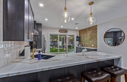 Garfield Casa | Modern Chic Downtown 3BD 3BR with Pool and Spa