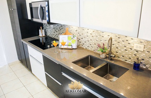 Cangrejo Arriba Casa | Modern Chic home close to airport and beach
