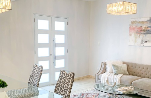 Cangrejo Arriba Casa | Modern Chic House closed to the airport and beach