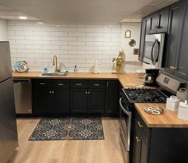Pittsburgh Apartamento | Modern & Chic XL Studio w EZ City Airport Access