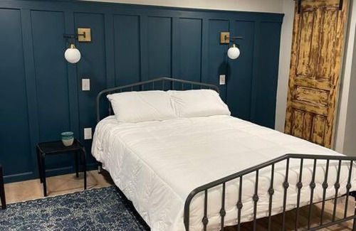 Pittsburgh Apartamento | Modern & Chic XL Studio w EZ City Airport Access