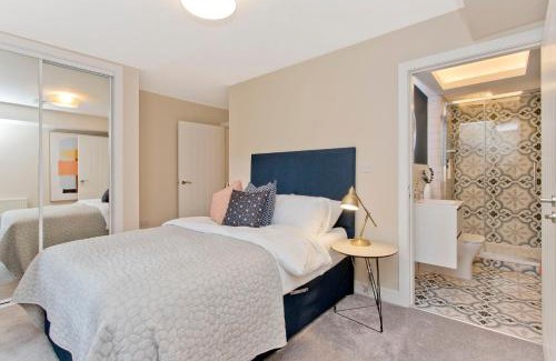 Bonnington Apartamento | Modern City Centre 2 Bedroom 2 Bathroom Apartments, Main Door Ground with Private Parking