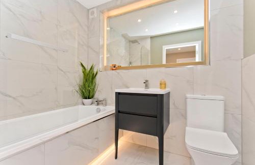 Bonnington Apartamento | Modern City Centre 2 Bedroom 2 Bathroom Apartments, Main Door Ground with Private Parking