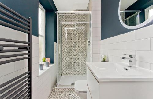 Bonnington Apartamento | Modern City Centre 2 Bedroom 2 Bathroom Apartments, Main Door Ground with Private Parking