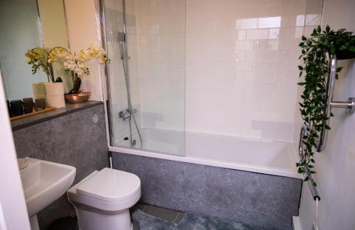 Leeds City Center Apartamento | Modern City Centre Two Bedroom Suite & NETFLIX & WIFI