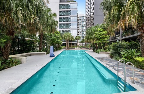 Newstead Apartamento | Modern City View Apt Parking Pool Wifi for Busniess & Leisure