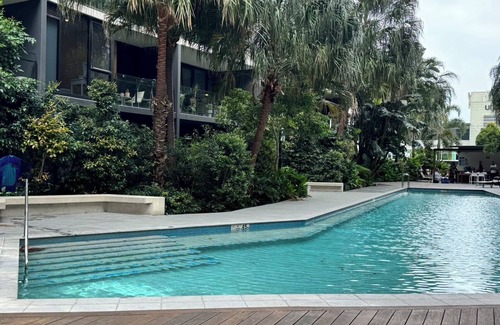 Newstead Apartamento | Modern City View Apt Parking Pool Wifi for Busniess & Leisure