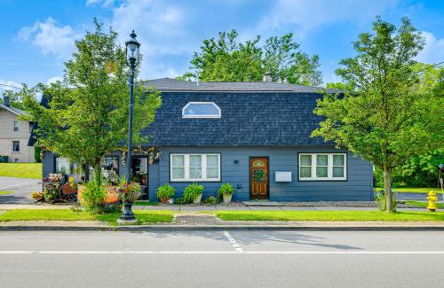 Clarence Apartamento | Modern Clarence Home on Main Street!