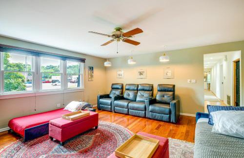Clarence Apartamento | Modern Clarence Home on Main Street!