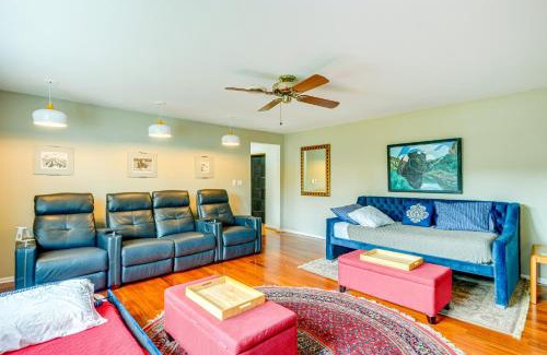Clarence Apartamento | Modern Clarence Home on Main Street!