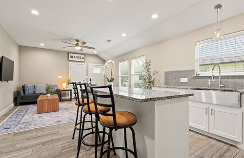 Sherman Apartamento | Modern Clean, Near Austin College & Fully Equipped