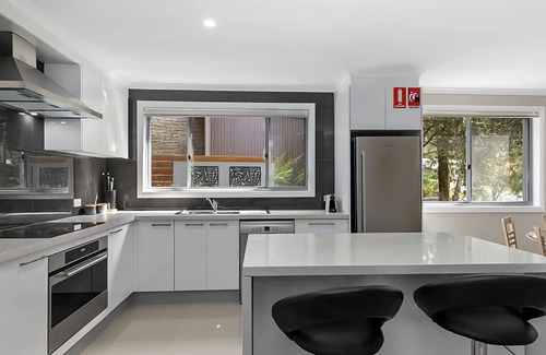 Long Beach Casa | Modern Clifftop Escape