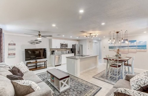 South Bradenton Condominio | Modern Coastal 2/2 condo w/pool 6 mins to IMG