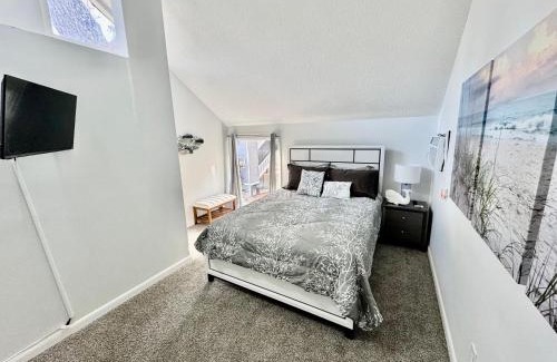 Ocean Ridge Casa | Modern Coastal Retreat Near the Beach and Golf - Sleeps 4