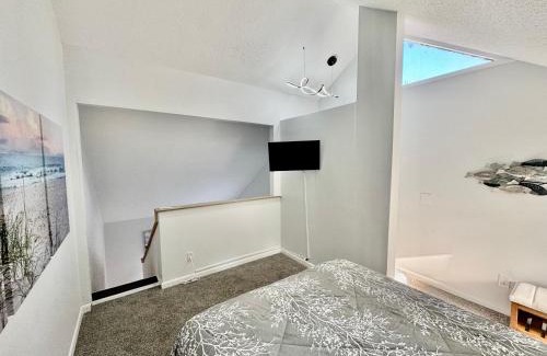 Ocean Ridge Casa | Modern Coastal Retreat Near the Beach and Golf - Sleeps 4