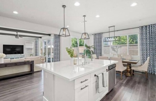 Clovis Casa | Modern Comfort: Coastal Clovis Edition