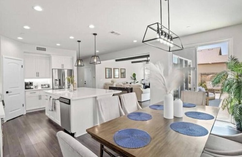 Clovis Casa | Modern Comfort: Coastal Clovis Edition