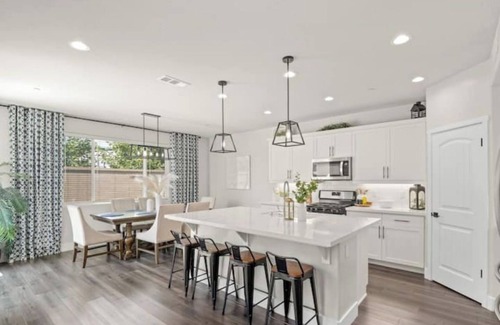 Clovis Casa | Modern Comfort: Coastal Clovis Edition